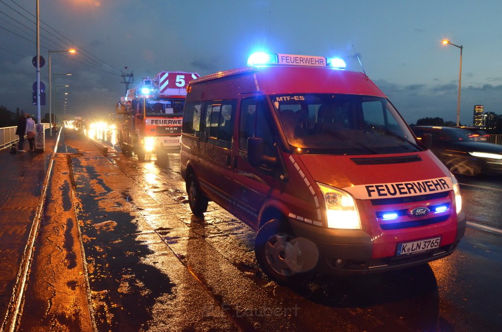 Einsatz BF Hoehenretter Koelner Seilbahn Hoehe Zoobruecke P2273.JPG